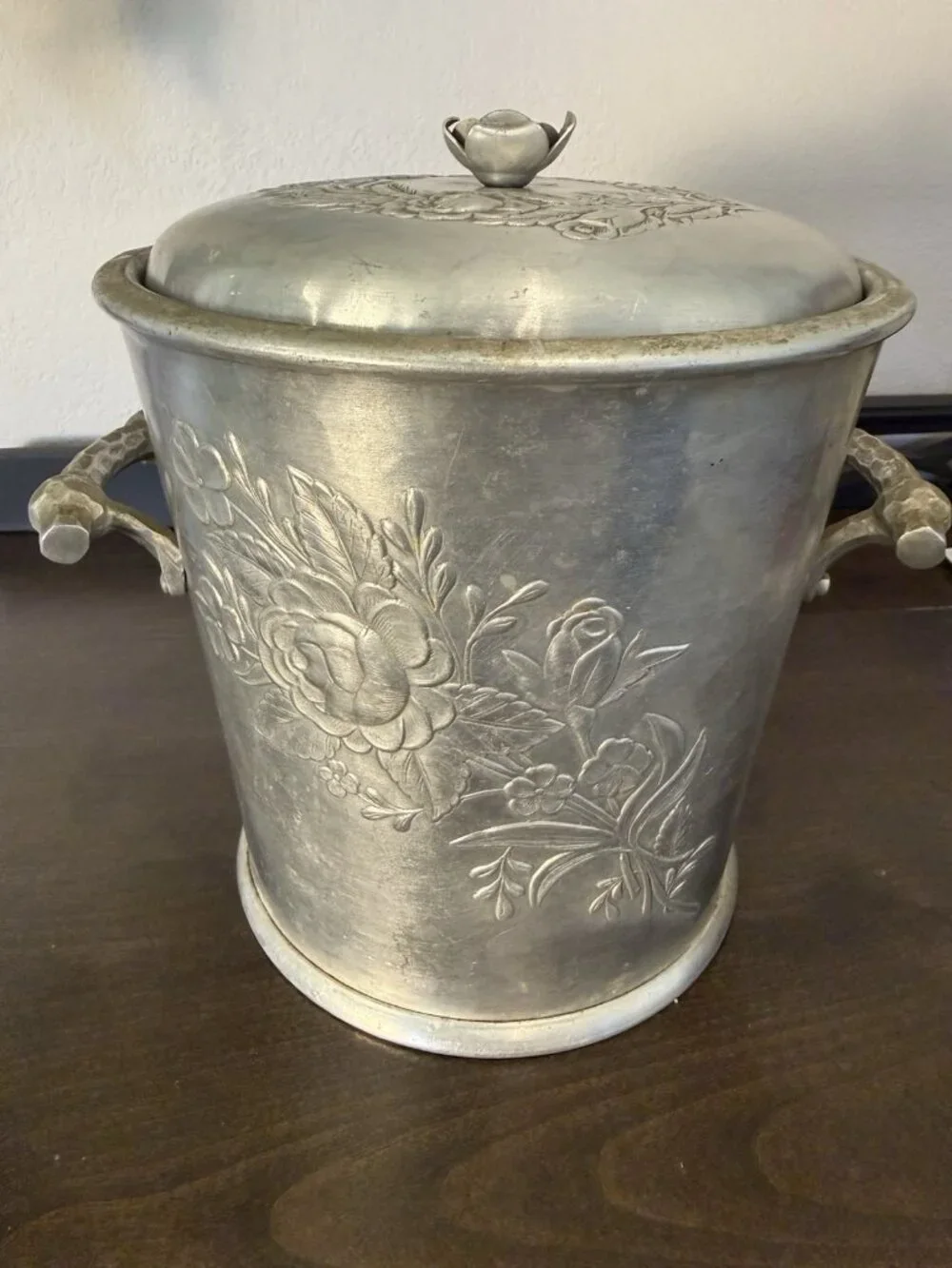 Everlast Forged Aluminum Ice Bucket w/ Lid Rose Pattern Hand Hammered MCM Vtg